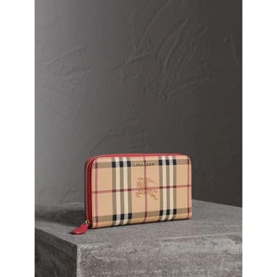 burberry Haymarket Check Zip Around Wallet red Cloth ref.667531 - Joli  Closet