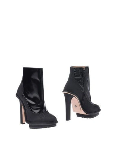 Viktor & Rolf Ankle Boot In Black