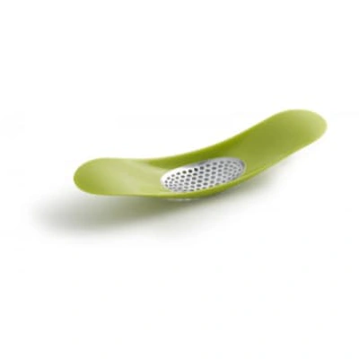 Joseph Joseph Rocker™ Garlic Crusher In Green/silver