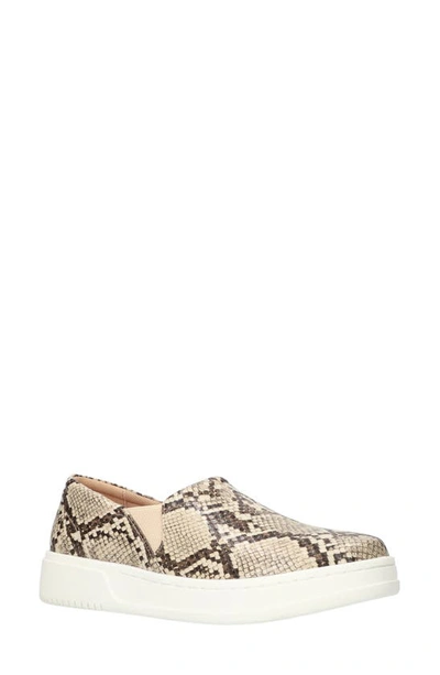 Bella Vita Maribel Womens Pewrforman Man Made Slip-on Sneakers In Taupe Snake Faux Leather