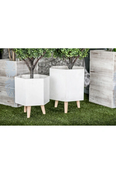Cosmo By Cosmopolitan White Magnesium Oxide Contemporary Planter With Wood Legs