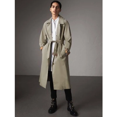 Burberry Crostwick Slit Trench Coat In Sandstone | ModeSens