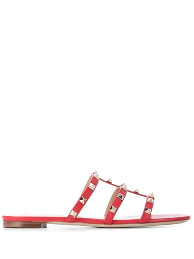Valentino Garavani Rockstud Flat Sandals In Rouge Pur