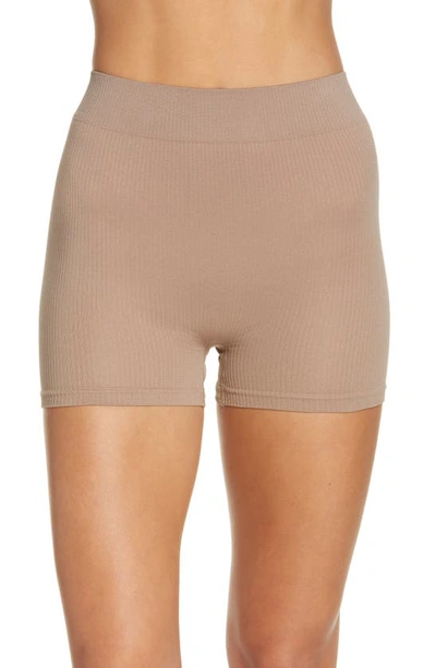 Skims Stretch Rib Shorts In Desert