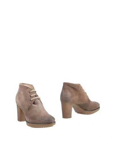 Manas Ankle Boots In Light Brown