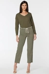 Nydj Relaxed Trouser Pants In Stretch Twill In Moss