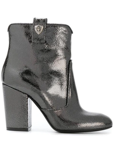 Strategia Metallic Boots In Grey