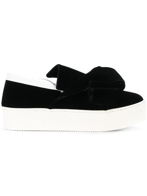 n 21 slip on