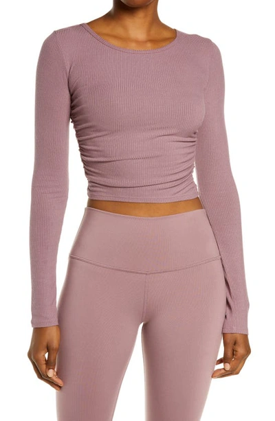 Alo Yoga Gather Long Sleeve Rib Crop Top In Woodrose