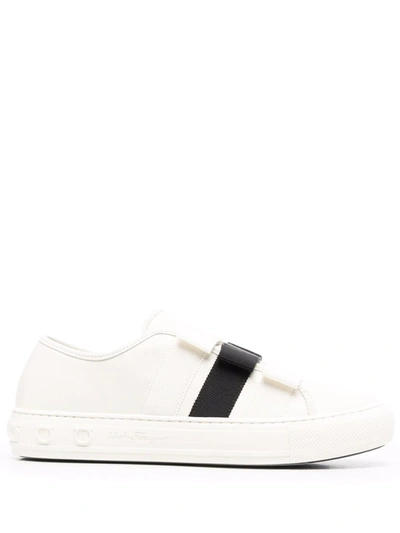 Ferragamo Vara Bow Low-top Sneakers In White,black