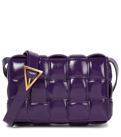 Bottega Veneta Cassette Padded Intrecciato Patent-leather Shoulder Bag In Purple