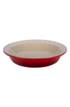 Le Creuset 9-inch Stoneware Pie Dish In Cerise