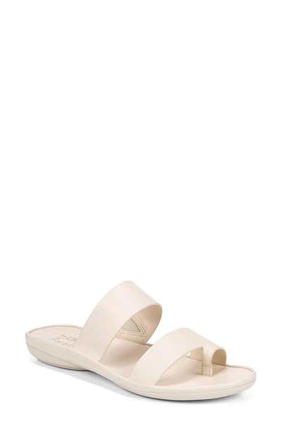 Naturalizer Genn-drift Flat Sandals Women's Shoes In Pale Ivory Leather