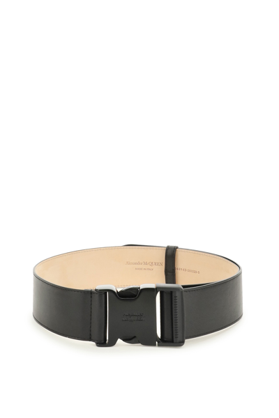 Alexander Mcqueen Leather Tuc Buckle Belt In Black