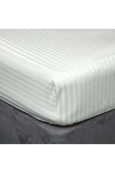 Belledorm 540 Thread Count Satin Stripe Fitted Sheet (ivory) (queen) (uk In White