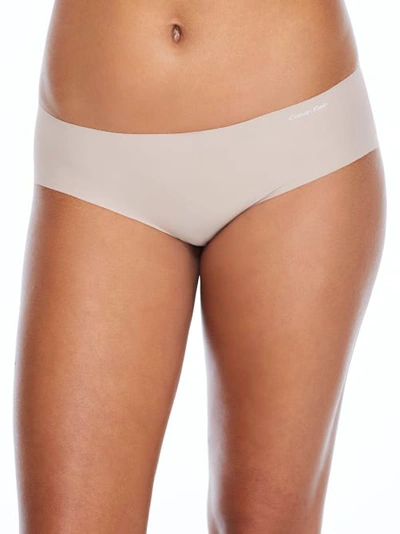 Calvin Klein Invisibles Hipster In Cedar