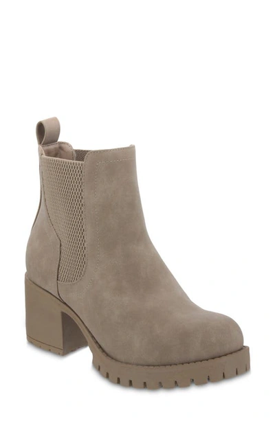 Mia Jonna Lug Sole Chelsea Boot In Sahara