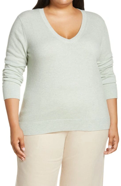 Vince Weekend V-neck Cashmere Sweater In Heather Mint Glass