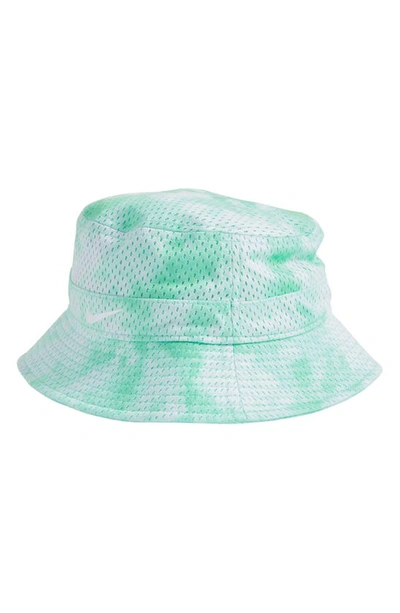 Nike Sportswear Bucket Cap In Green/white
