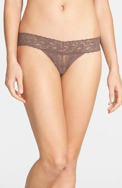 Hanky Panky Signature Lace Low Rise Thong In Cappuccino