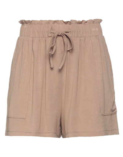 Pieces Shorts With Paperbag Waist In Camel-neutral