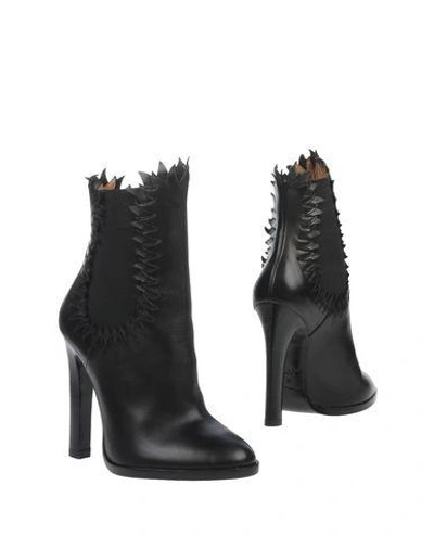 Alaïa Ankle Boots In Black