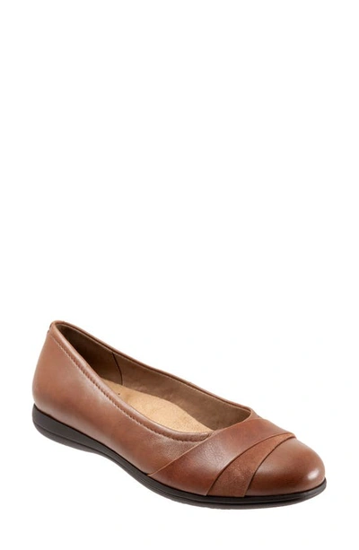 Trotters Danni  Womens Leather Arch Support Slip-on Shoes In Brown