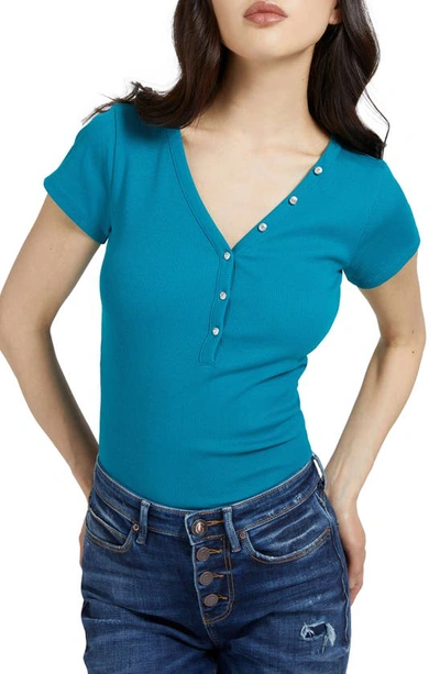 Guess Essential V-neck Logo Henley Top In Sea Of Jade