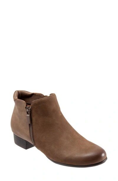 Trotters Women's Major Boot Women's Shoes In Stone Nubuck