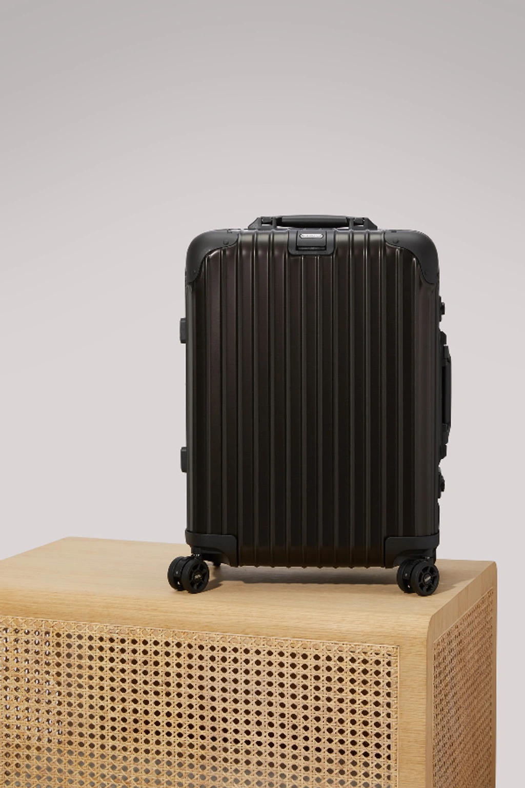 Rimowa Topas Multiwheel Electronic Tag Luggage 67l In Stealth