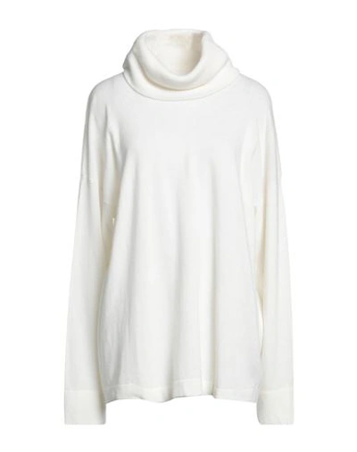 Alpha Studio Turtlenecks In White