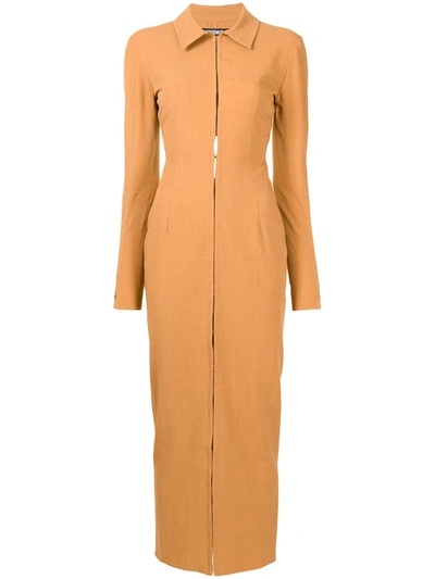 Jacquemus Obiou Straight Fitted Dress In Braun