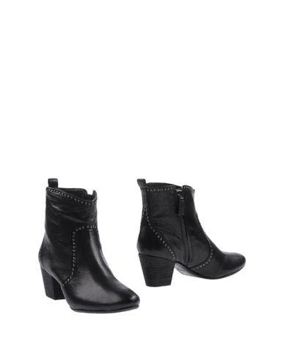 Aerin Ankle Boots In Black