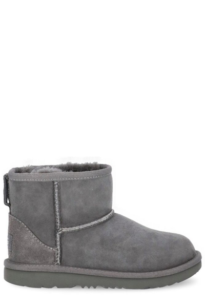 Ugg Classic Ii Ankle Boots In 灰色