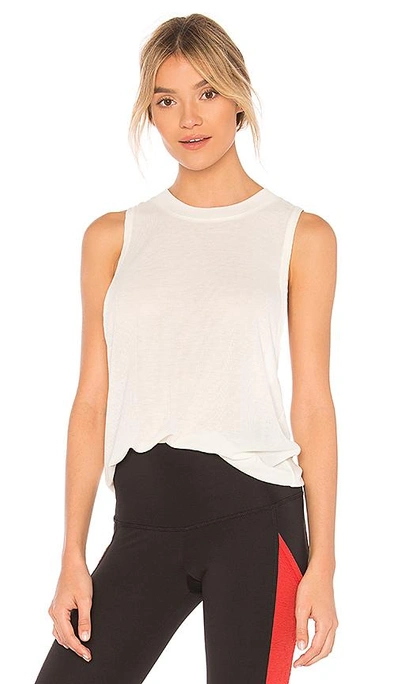 Alo Yoga Heat Wave Ribbed Muscle Tee In White