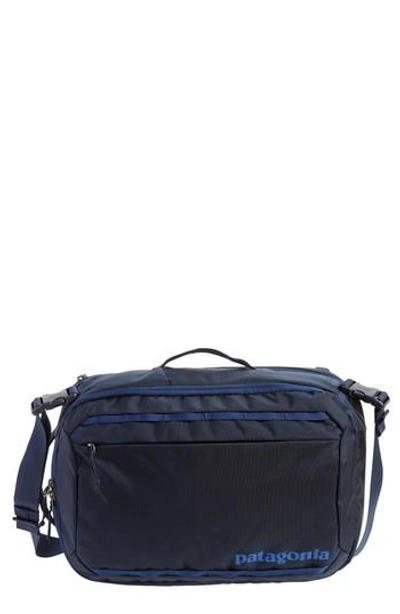 Patagonia Tres 25-liter Convertible Backpack In Navy Blue