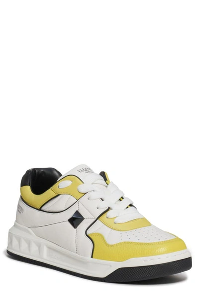 Valentino Garavani One Stud Leather Low Sneakers In White/lime/black