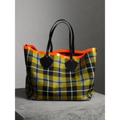 burberry the giant reversible tote