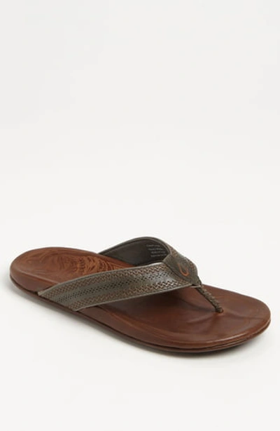 Olukai Po'okela Leather Thong Sandals In Charcoal/ Dark Java