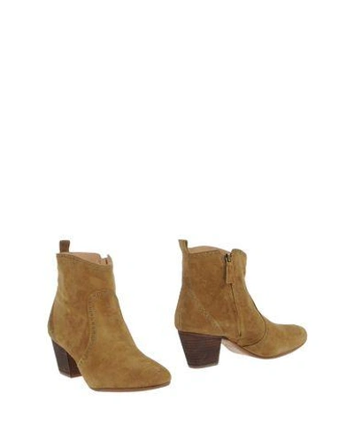 Aerin Ankle Boots In Khaki