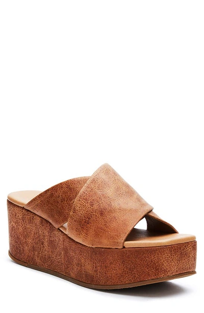 Matisse Holden Platform Slide Sandal In Tan