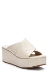 Matisse Holden Platform Slide Sandal In Gold