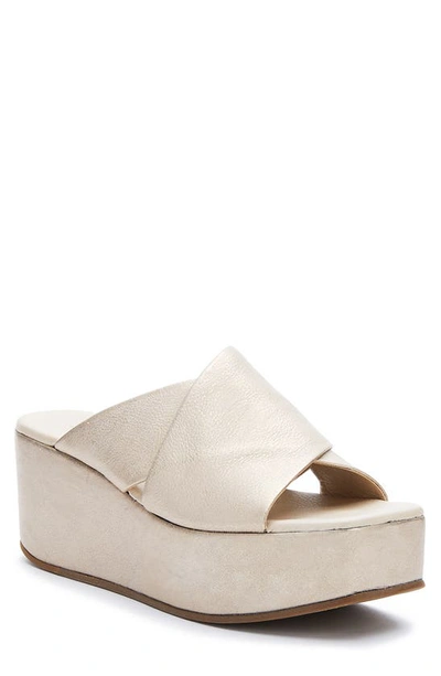 Matisse Holden Platform Slide Sandal In Light Gold