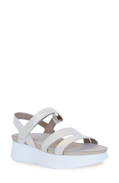 Munro Juniper Sandal In Off White Shimmer