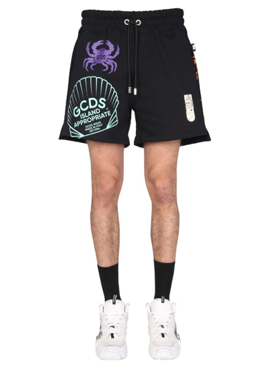 Gcds Man Black Sports Shorts With All-over Graphic Print