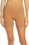 Skims Cotton Rib Boxers In Camel