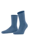 Falke Homepad Crew Socks In Dusty Blue