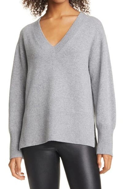 Vince Ribbed V-neck Cashmere Tunic Sweater In Med H Grey
