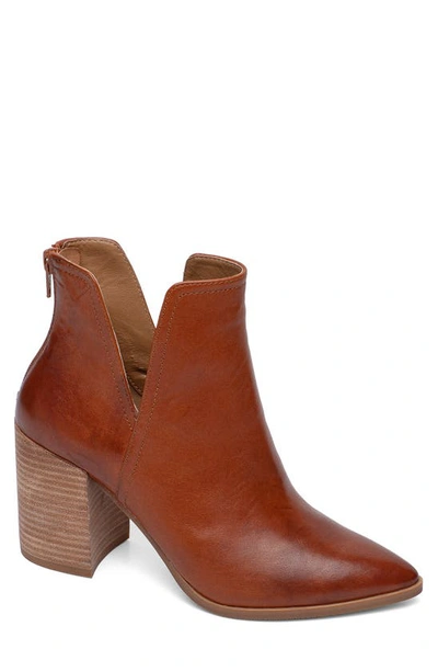 Lisa Vicky Saucy Western Boot In Cognac