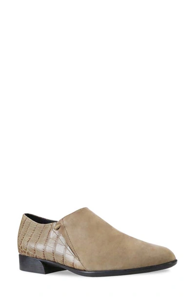 Munro Marteen Flat In Taupe Suede